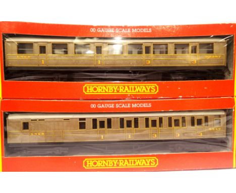 Two Hornby LNER teak coaches, R4062 composite and R4063 brake in excellent condition, boxes in good condition. P&amp;P Group 