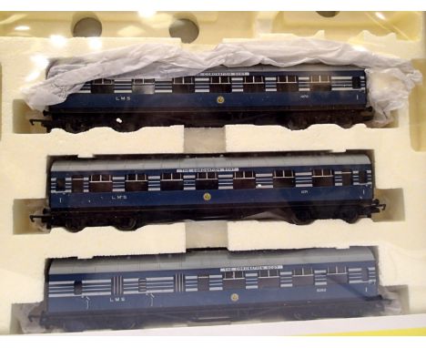 Hornby R2788 Coronation train pack, three coaches only (no locos), paperwork etc in excellent - very near mint condition, box
