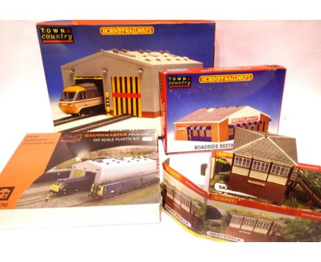 Gaugemaster GM406 Fordhampton loco depot (factory sealed), Hornby R282 HST shed, R276 restaurant, both appear complete/unused