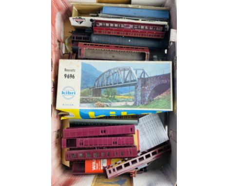 OO Gauge Coach Parts &amp; Kibri Bridge Kit - Contents Unchecked  - P&amp;P Group 2 (£18+VAT for the first lot and £3+VAT for