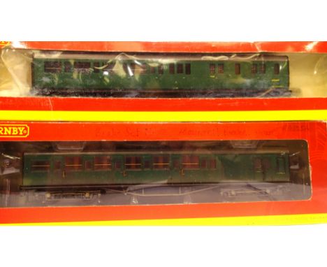 Two Hornby BR green coaches, R4305A Maunsell Brake (weathered), R4124B brack, both very good - excellent condition, boxes are