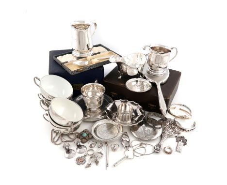 A mixed lot of silver items, comprising: a cased mug, by The Goldsmiths and Silversmiths Company, London 1951, a cased five-p