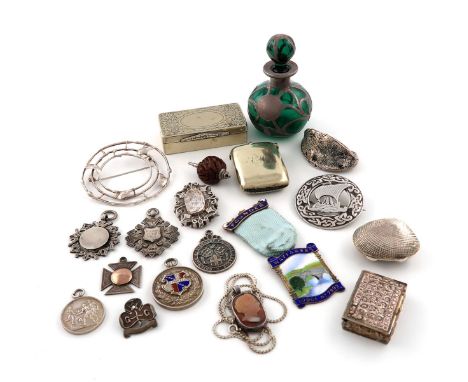 A mixed lot, comprising silver items: an American silver overlay green glass scent bottle, a Scottish clan badge with a ship 