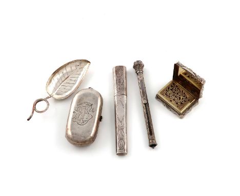 A mixed lot of silver items, comprising: a vinaigrette, by E. Smith, Birmingham 1844, rectangular form, engraved tartan decor