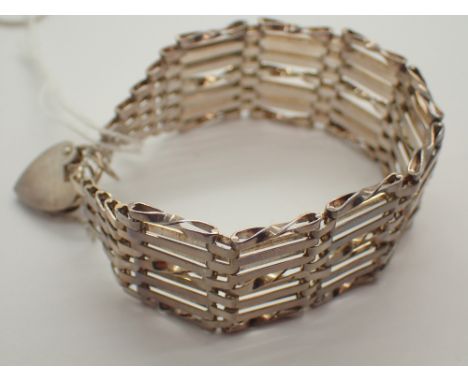 Hallmarked silver gate bracelet 21g L: 16cm