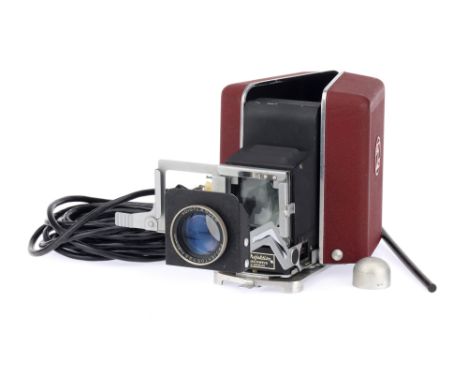 A Zett Compact Projector, red, in VG condition, with Voigtlander lens,