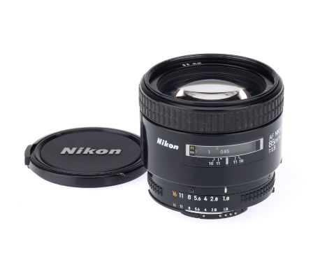 A NIkon AF Nikkor f/1.8 85mm Lens, black, serial no. 207146, body, G, elements, VG, some very light internal haze Note: AF wo