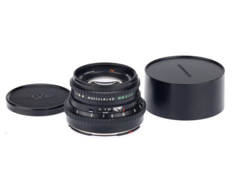 A Carl Zeiss Planar T* F/2.8 80mm Camera Lens, black, serial no. 6199599, body G, some light build-up of dirt, shutter workin