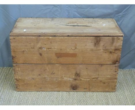 A pine trunk or packing crate (W87 x D39 x H54cm)
