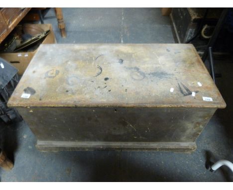 A 19thC pine trunk (W95 x D50 x H46cm)