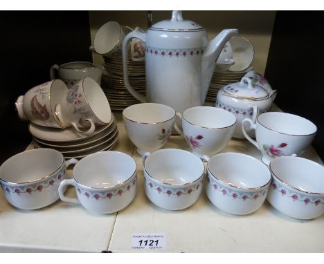 A quantity of ceramics to include Royal Worcester Evesham, Wedgwood, Royal Albert Lavender Rose, Rosenthal etc.