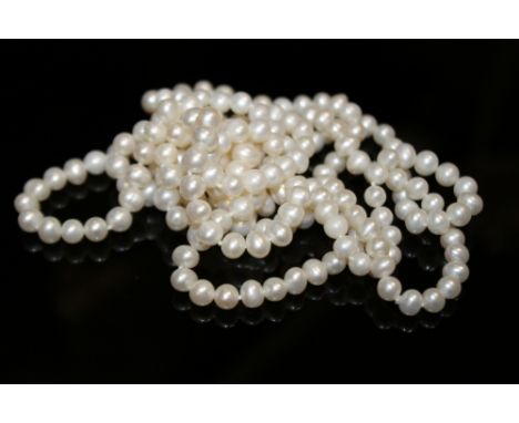 A PEARL STYLE NECKLACE
