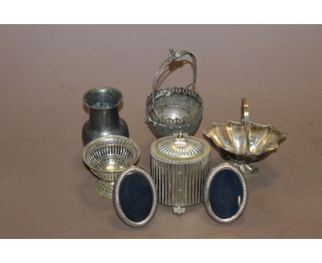 A SELECTION OF SILVER PLATED ITEMS TO INCLUDE DISHES, PICTURE FRAMES ETC TO INCLUDE  AN EDWARDIAN STYLE CADDY