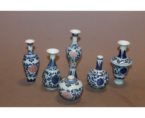 A QUANTITY OF SMALL MODERN BLUE & WHITE CERAMIC VASES (6)