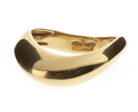 SHAPED BAND, in the Scandinavian style, of curved form, with foreign hallmarks, size K, 5.4g