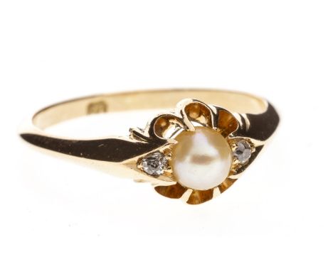 EARLY TWENTIETH CENTURY PEARL AND DIAMOND RING, set with a central pearl flanked by round old cut diamonds, marked 18, size P