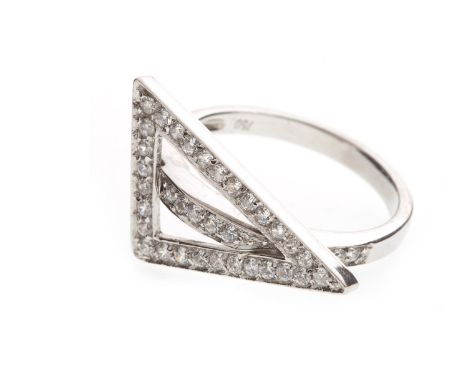 TRIANGULAR GEM SET RING, set with round white gems, marked 750, size Q, 6.4g