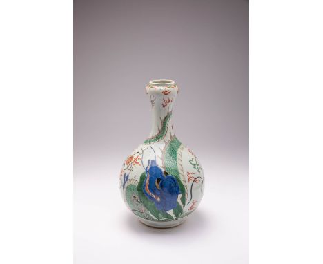 A RARE CHINESE WUCAI GARLIC-MOUTH 'DRAGON' BOTTLE VASE KANGXI 1662-1722 The pear-shaped body decorated with a scaly three-cla