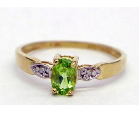 A 9ct gold, peridot and diamond ring, weight 1g, size O