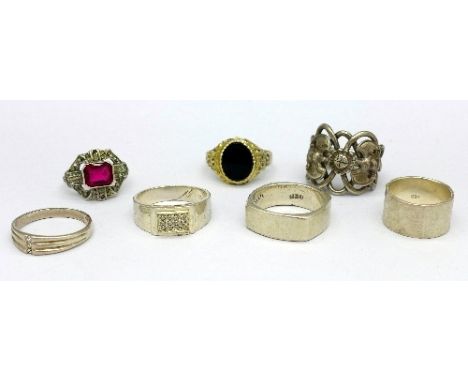 Six .925 silver rings and a white metal puzzle ring