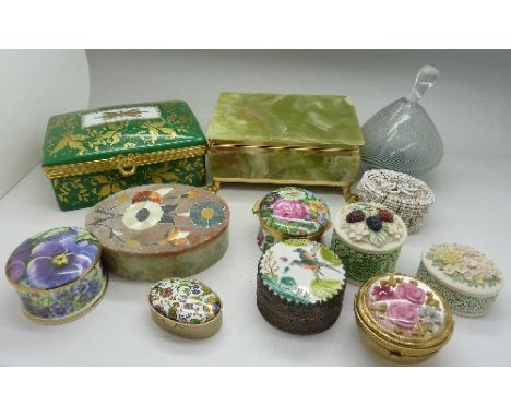 A collection of trinket boxes, an onyx box, etc.