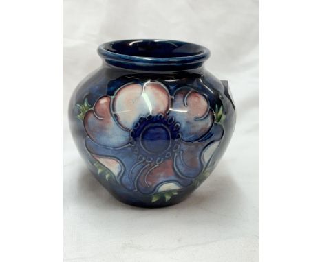 MOORCROFT POTTERY SQUAT ANEMONE PATTERNED VASE