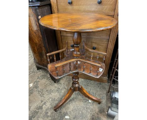 VICTORIAN MAHOAGNY TURNED PEDESTAL TRIPOD TABLE 43CM DIA APPROX