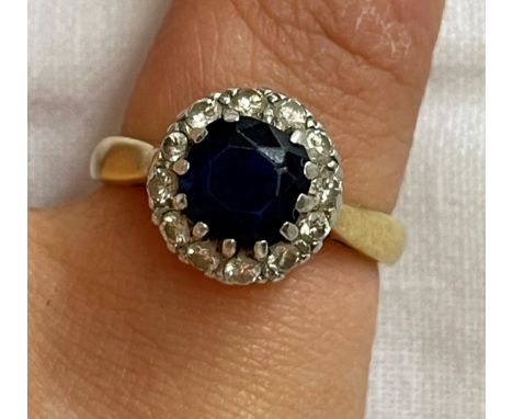 LADIES 18CT YELLOW GOLD SAPPHIRE AND DIAMOND CLUSTER RING SIZE G 4.1G APPROX