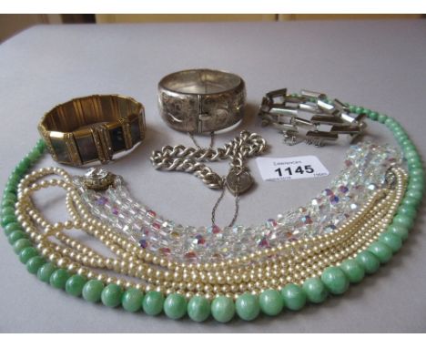 Jade bead necklace together with a small quantity of costume jewellery 