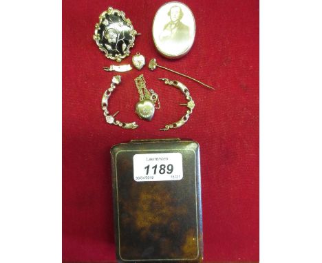 19th Century memorial brooch, gilt metal portrait brooch (at fault) and two back and front lockets 
