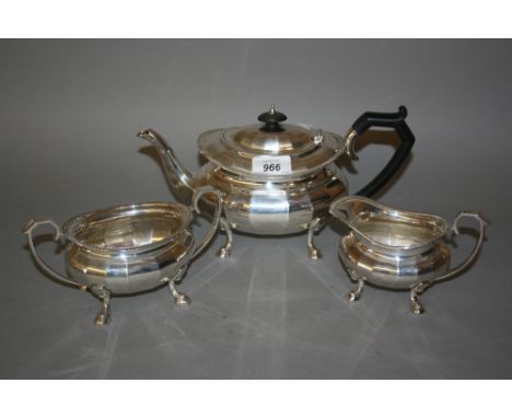 20th Century oval three piece silver tea service, London 1937 