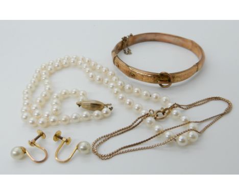 A 9ct gold buckle shaped bangle (af), a 9ct double snake chain  bracelet, a pair of 9ct Ciro faux pearl earrings combined wei