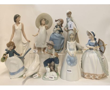 Assorted Nao and other Spanish figures (9) Condition Report: Only four intact. 