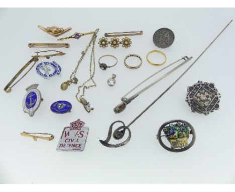 A quantity of Jewellery and Costume Jewellery, including a 22ct wedding band, 2.5g, 9ct gold bar brooches, two silver brooche