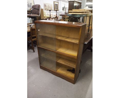 A GLAZED BOOKCASE/DISPLAY CABINET 