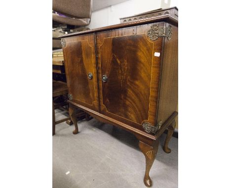 A MODERN FLAME MAHOGANY TELEVISION CABINET, SOLID DOORS WITH LINE INLAY ON CABRIOLE SUPPORTS 