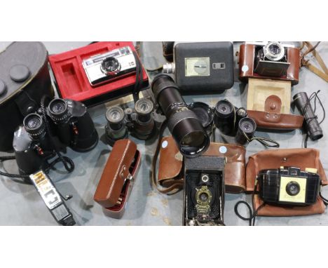 Mixed vintage cameras and binoculars, including Zeiss. UK P&amp;P Group 3 (£30+VAT for the first lot and £8+VAT for subsequen