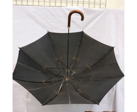 Vintage gents umbrella with 18ct gold band, H: 90 cm. UK P&amp;P Group 3 (£30+VAT for the first lot and £8+VAT for subsequent