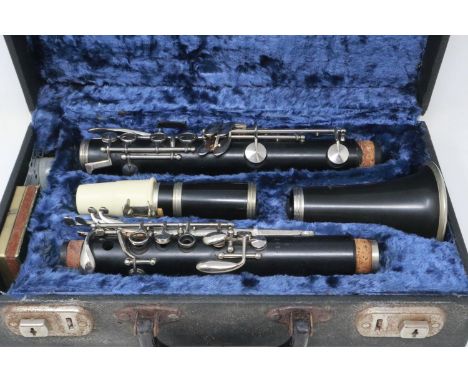 Vintage cased clarinet . UK P&amp;P Group 2 (£20+VAT for the first lot and £4+VAT for subsequent lots) 