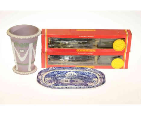 Wedgwood three-colour pillar vase, no. 22/200; Spode chinoiserie blue and white dish and two Hornby OO gauge locomotives (4)