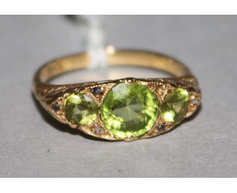 A Victorian 18ct gold peridot and diamond ring