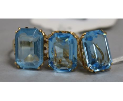 An 18ct gold and aquamarine earring and ring set