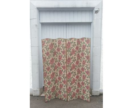 VINTAGE Four panel fabric folding screen decorated with red flowers. Some fraying to fabric and 1 panel has rip in fabricW: 3