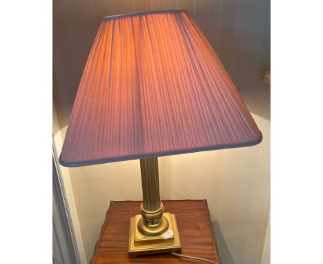 A nice quality brass antique CORINTHIAN COLUMN style table lamp complete with shade - dimension 65cm height approx