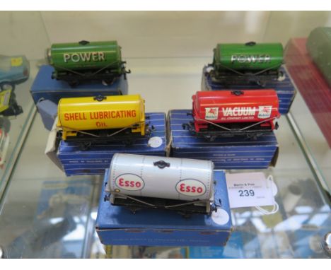 Hornby Dublo Tank Wagons: Two Power, Mobil Oil, ESSO and Shell in boxes (5)