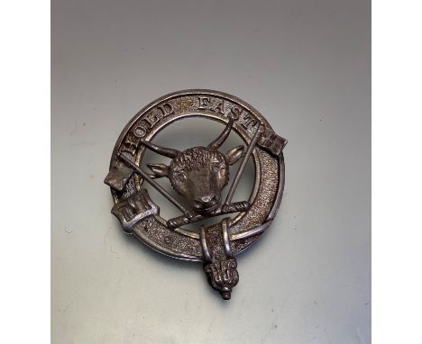A Scottish clan MacLeod family crest and motto, Hold Fast, silver cloak brooch, Edinburgh 2003, 37.6 grammes (d 5cm)