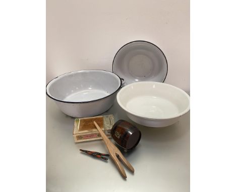 A pair of treen glove stretchers, a pair of Caledonian tartan pattern miniature glove stretchers, a cigar box, a treen tobacc