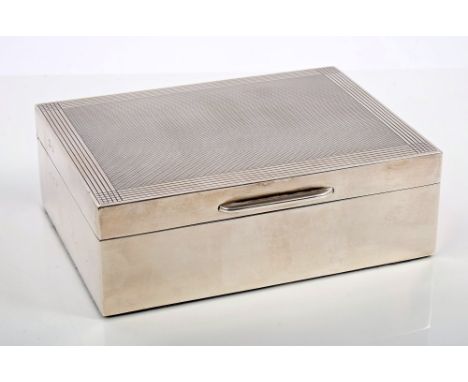 Contemporary silver cigarette box of rectangular form, with hinged cover with engine-turned decoration (Birmingham 1964), 11.