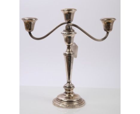 Early 20th century American silver three-light candelabrum of tapering form, with reeded branches and bell-shaped candle hold