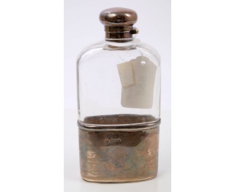 Early George V silver mounted glass spirit flask with hinged bayonet fastening cover and detachable silver cup, engraved init